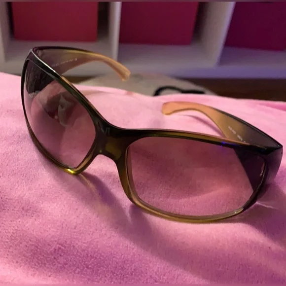 ❌ SOLD ❌ Authentic Versace Sunglasses - Picture 2 of 9